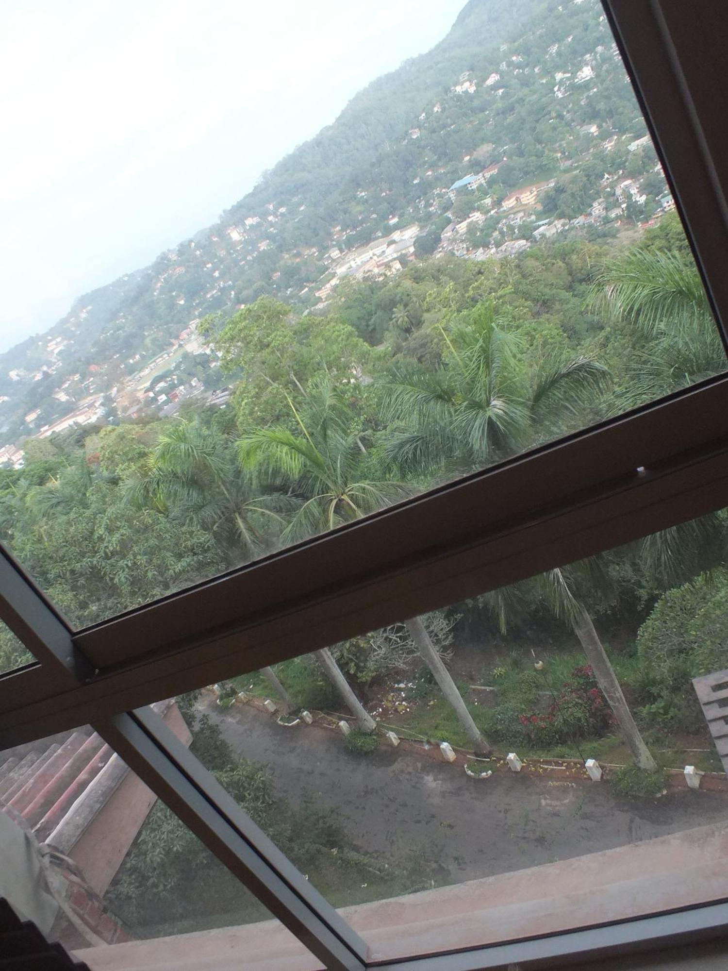 Hotel Topaz Kandy Exteriör bild