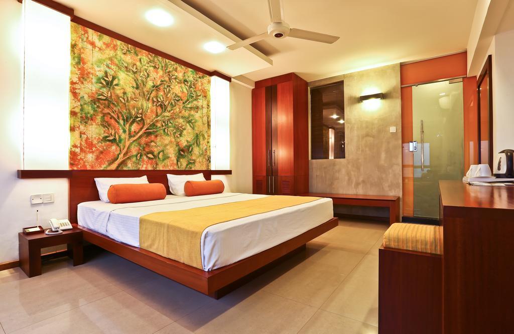 Hotel Topaz Kandy Exteriör bild
