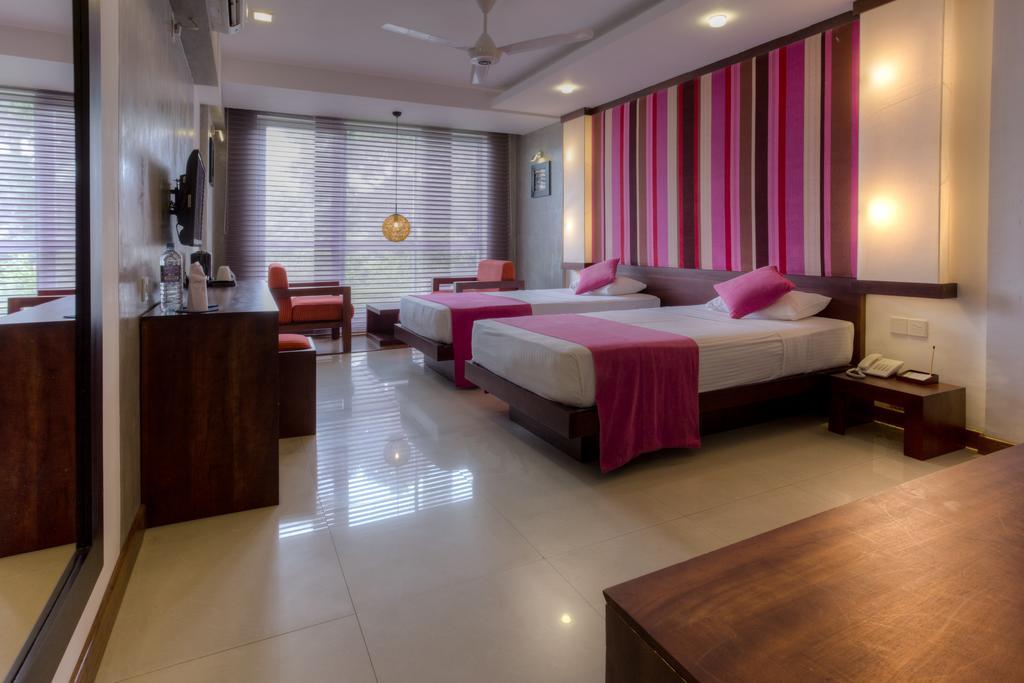Hotel Topaz Kandy Exteriör bild
