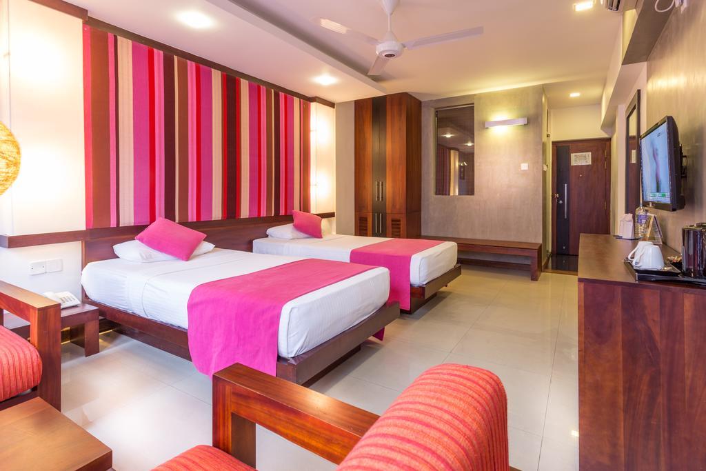 Hotel Topaz Kandy Exteriör bild