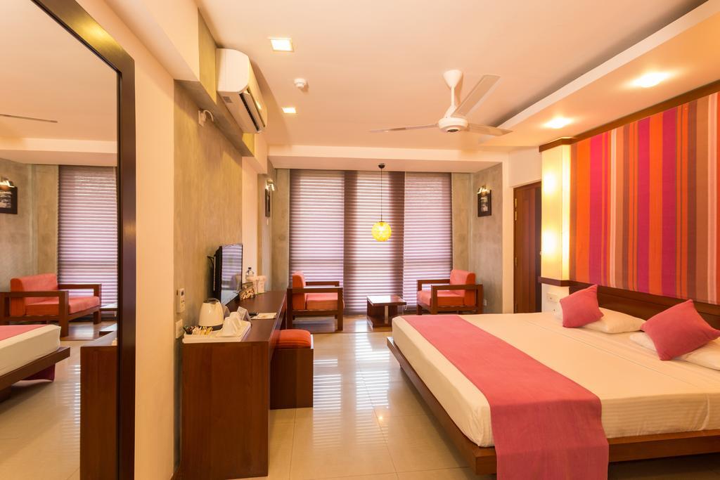 Hotel Topaz Kandy Exteriör bild