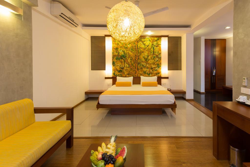 Hotel Topaz Kandy Exteriör bild