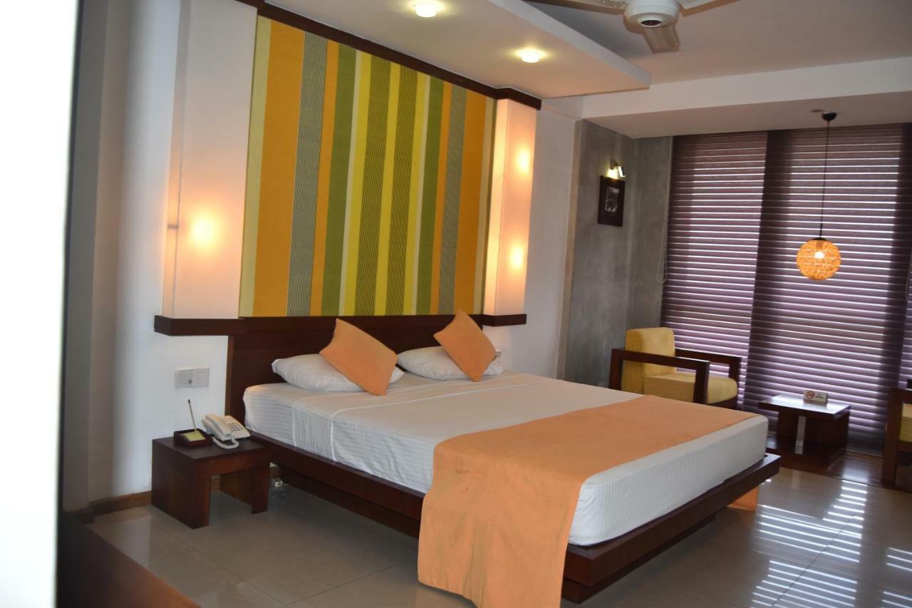 Hotel Topaz Kandy Exteriör bild
